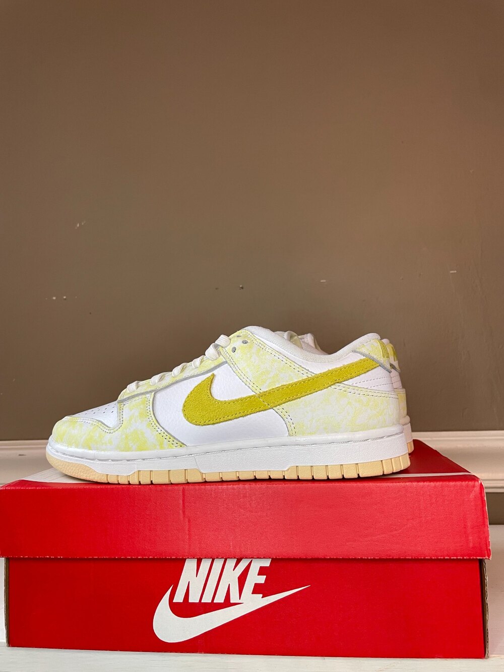 W Nike Dunks "Yellow Strike" size 7